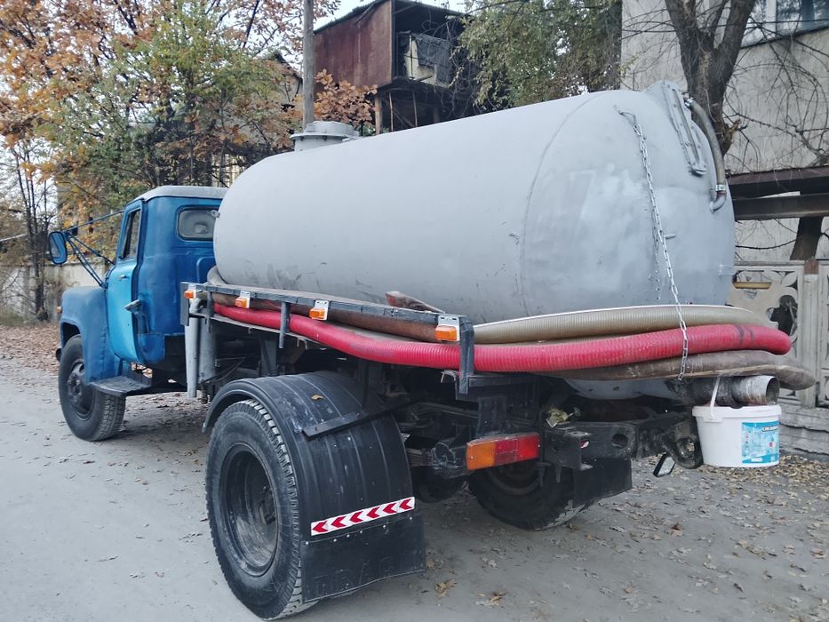 Ассенизатор говновоз