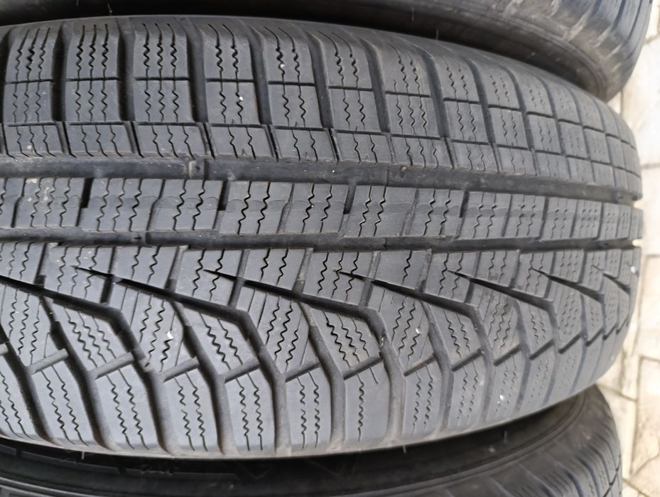 Зимни гуми Hankook 215/70/16 dot 2022