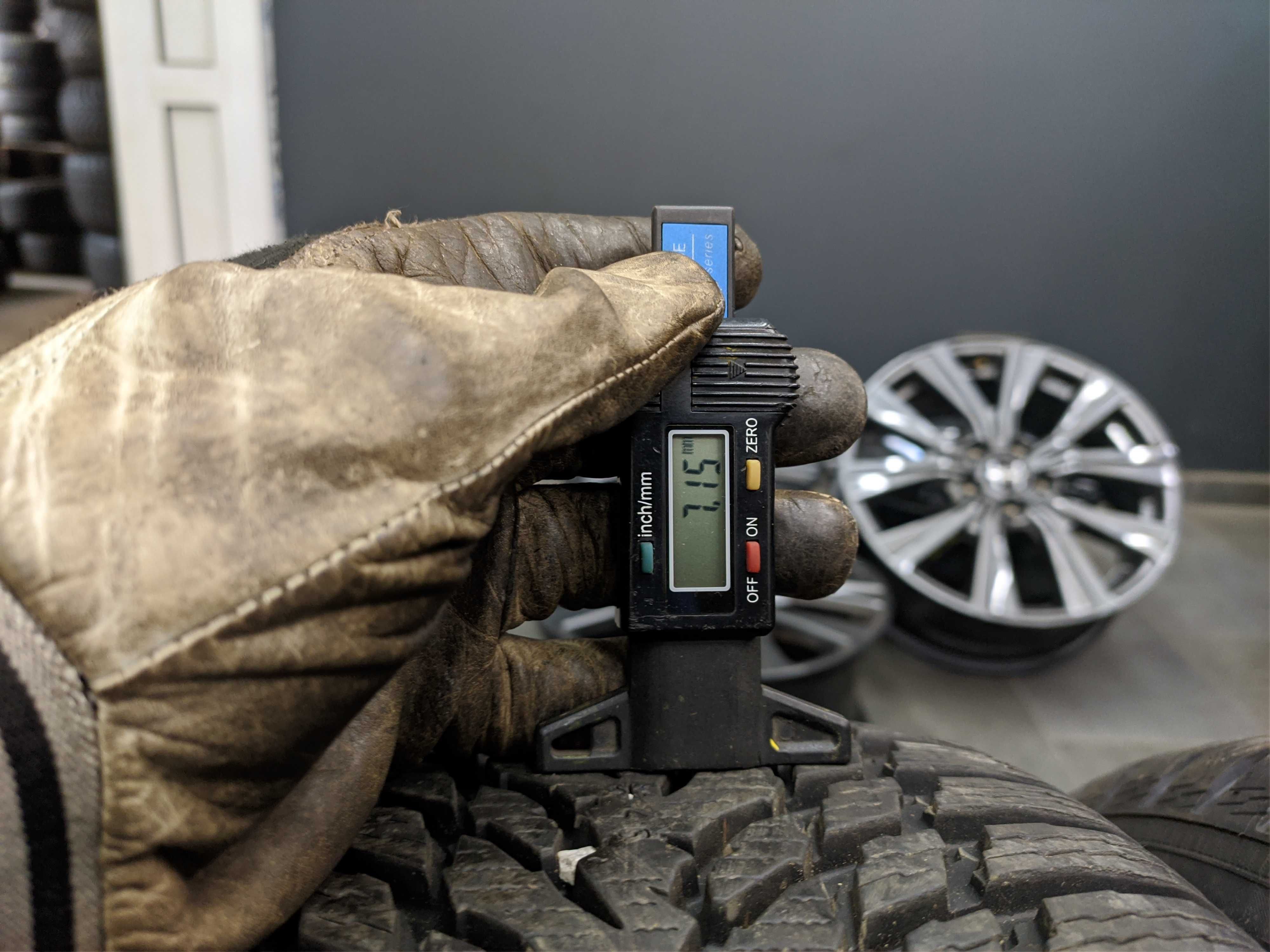 4бр Зимни гуми 215 55 17 - Nokian