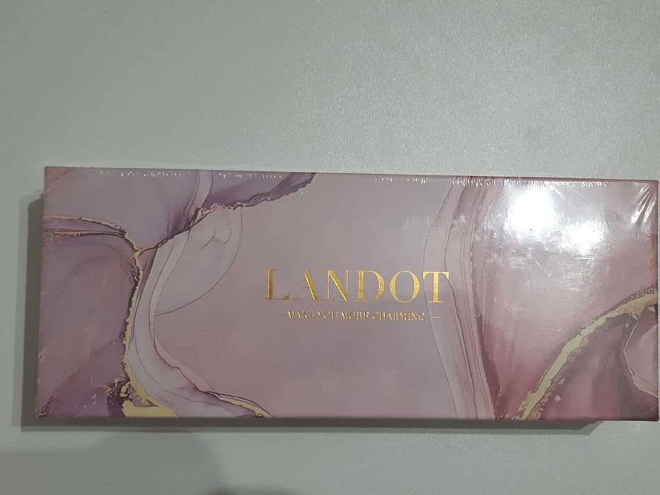 LANDOT Мини нагреваема четка за изправяне на коса с отрицателни йони