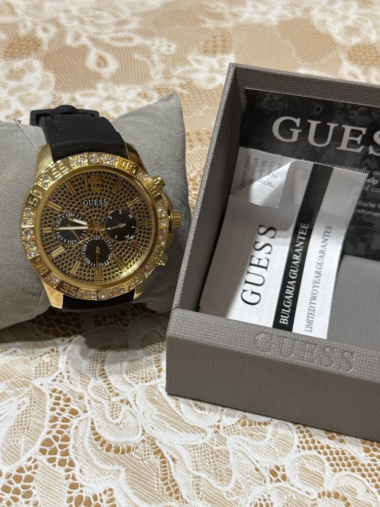 Златист часовник guess(чисто нов) 2 години гаранция