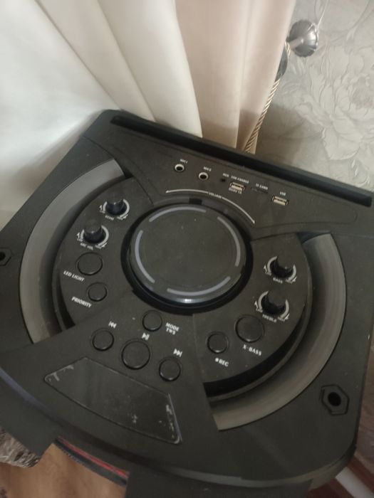 Продам колонку JBL