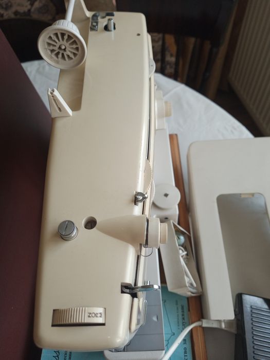 Ел.шевна машина Лучник 884 с конзола.