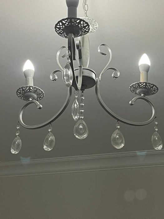 продам люстру трехрожковая