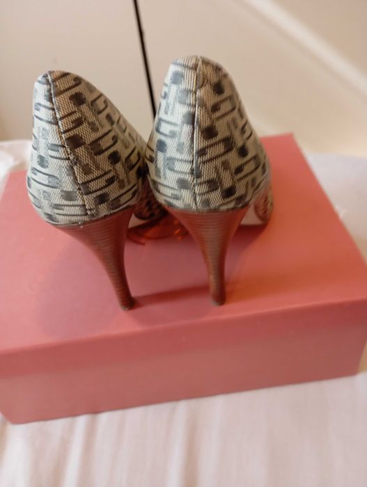 Pantofi de dama Guess 39