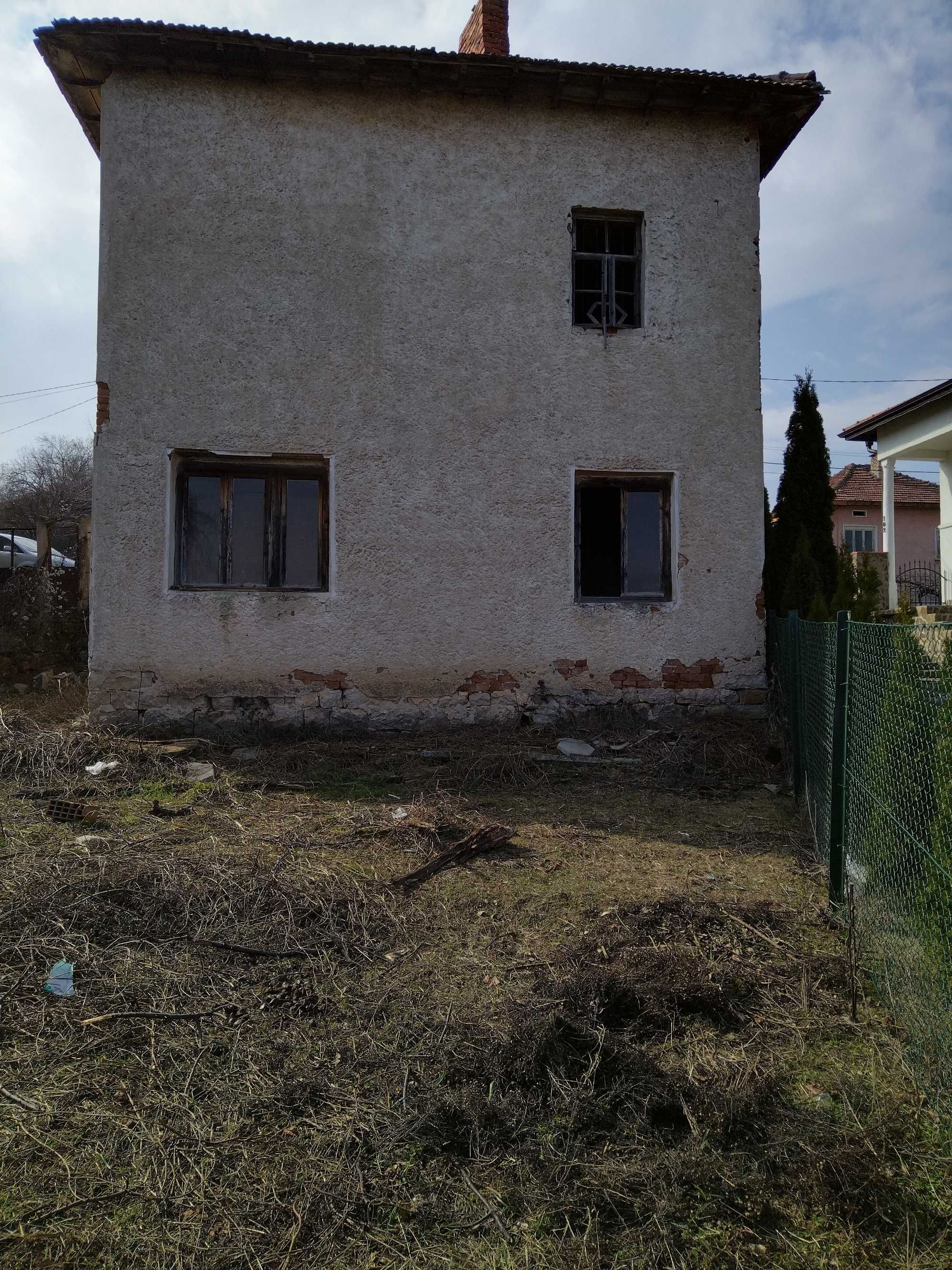 Запазена къща в село Голяма Брестница, общ.Ябланица