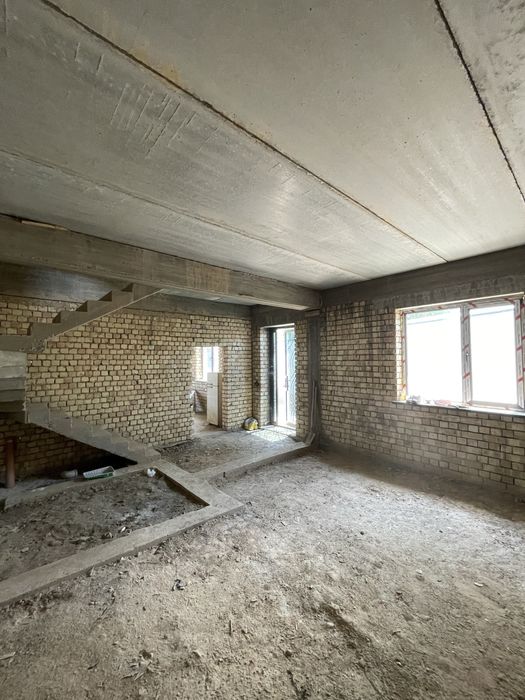 Uy 2qavatli 4xona va oshxona