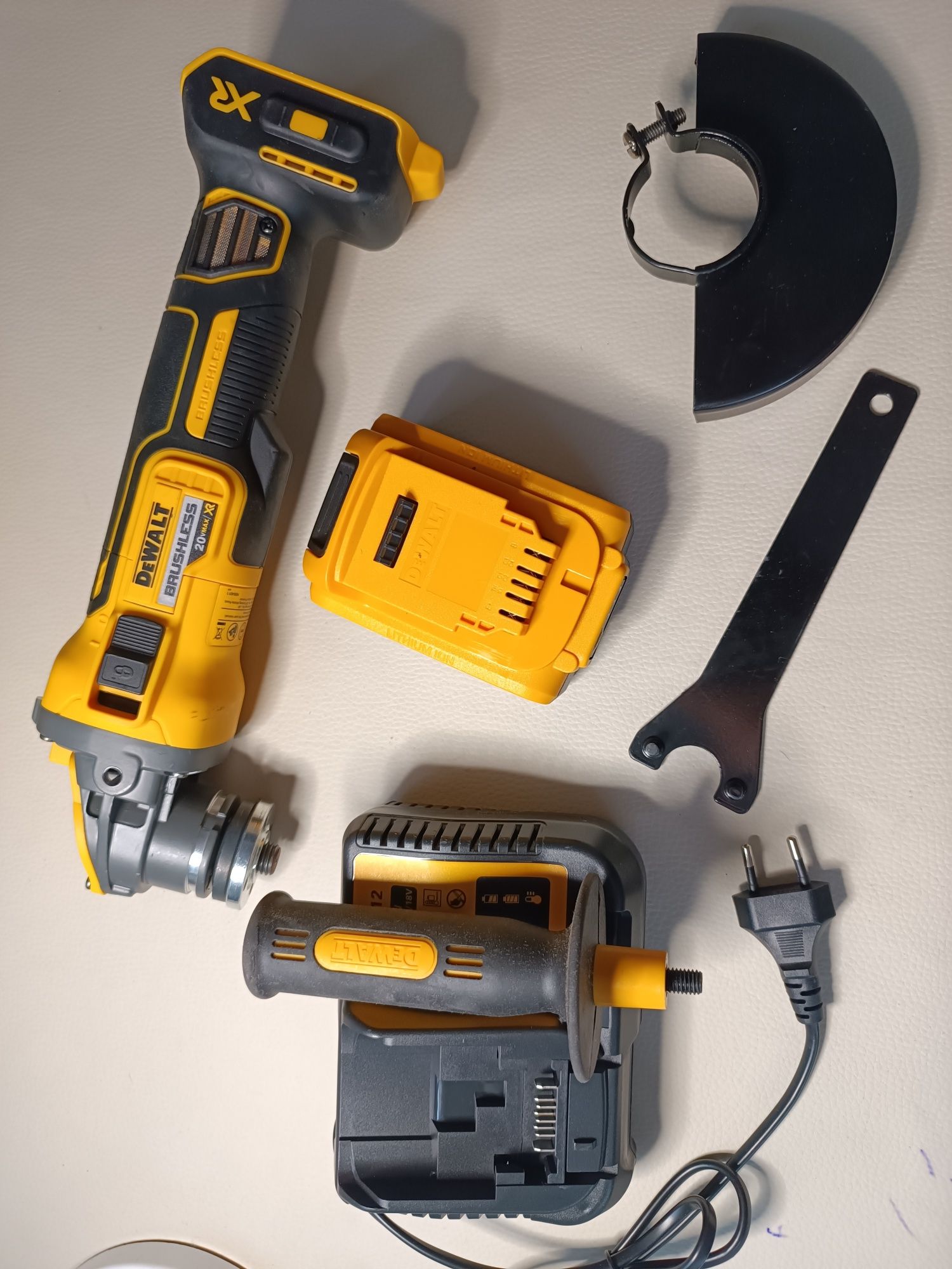 Flex DeWalt DCG409 NOU FLEX DEWALT polizor CU ACUMULATOR SI încărcător