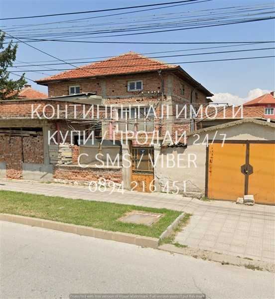 Двуетажна тухлена къща 140м2. с двор 600м2 с гараж - код 62945