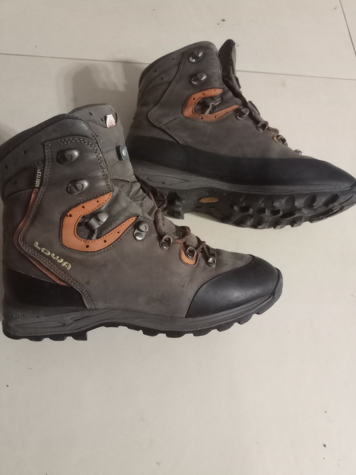 Ghete bocanci Salomon extend MID 37 1/3 goretex, Lowa Gavia 41,5