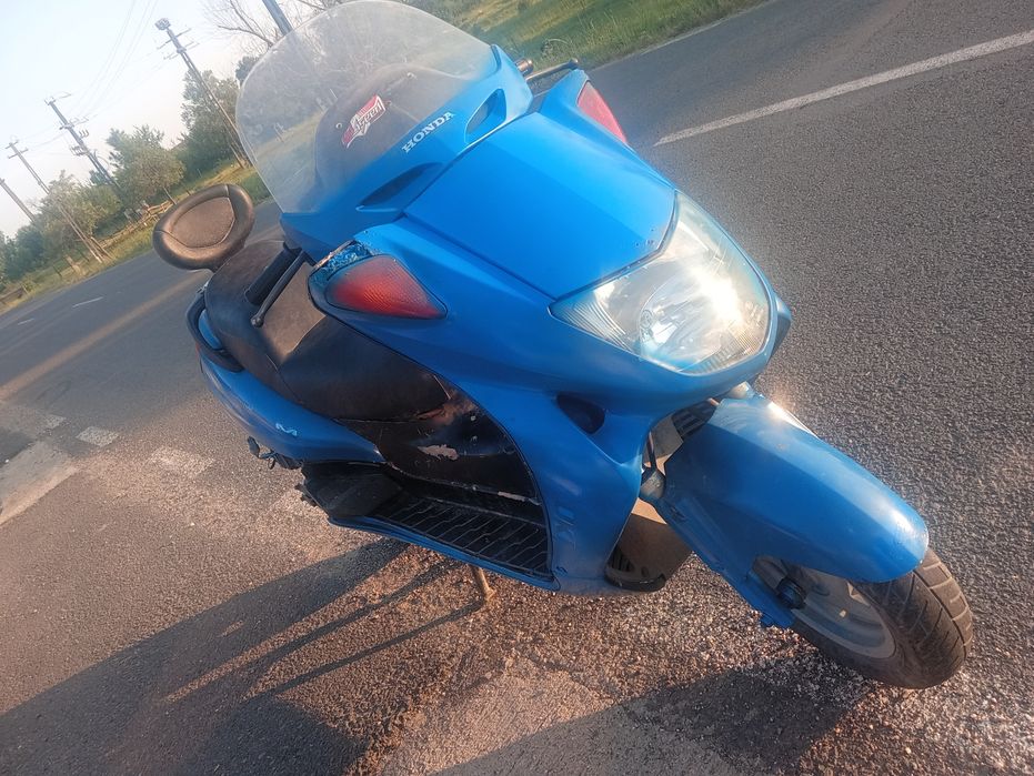 Vând sau schimb honda de 150cc
