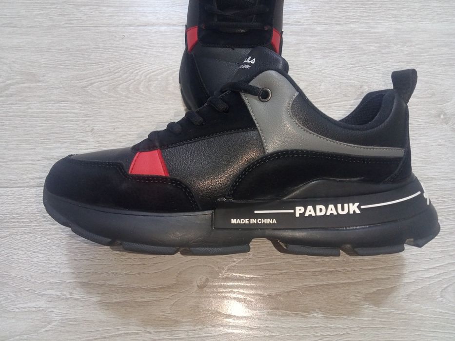 продам подростковые кроссовки размер 42 в очень хорошем состоянии.