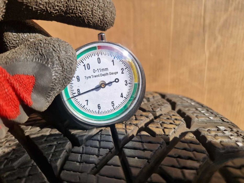 1 Pirelli R19 225/45/
 Зимна гума
DOT2422