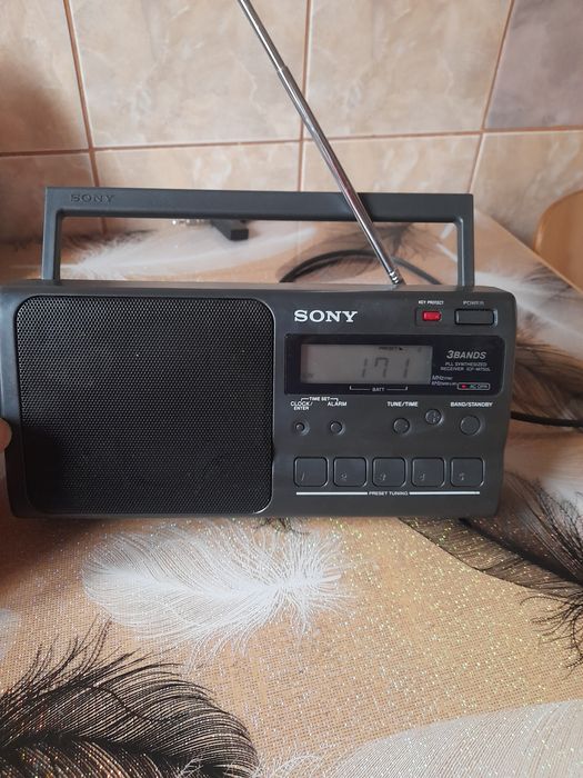 Vind radio portabil și la curent Sony icf-m750L