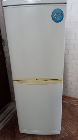 Продам холодильник LG 23 тыс торг в рабочем состоянии