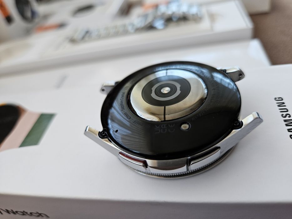 Samsung Galaxy Watch 6 Classic 47мм LTE много аксесоари, Spigen каишка