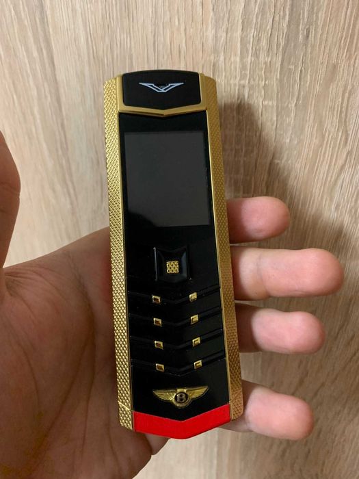 Уникален мобилен телефон Vertu