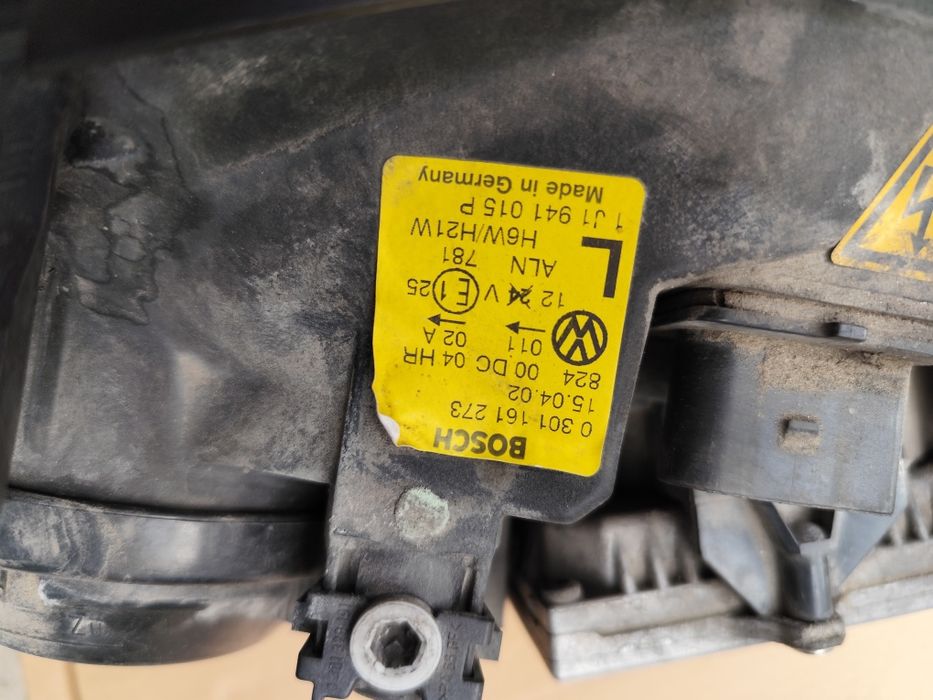 Фарове Golf 4 BOSCH R32 оригинален ксенон.