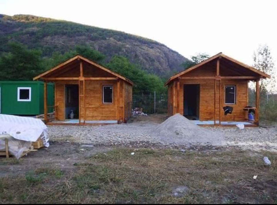 Cabane din.  lemn