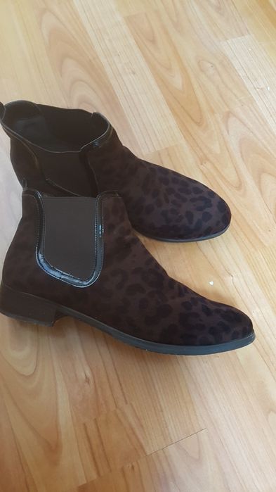 Дамски боти номер 41.