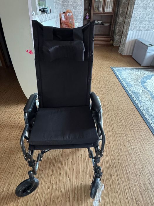 Продам инвалидную коляску