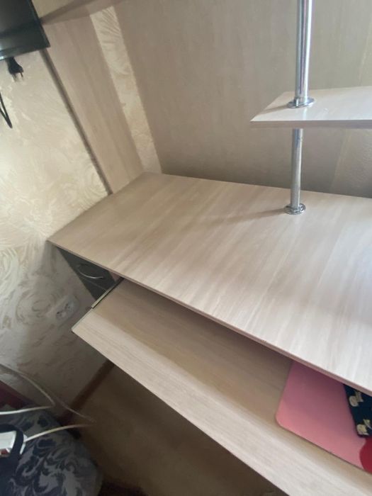 Письменный компьютерный стол