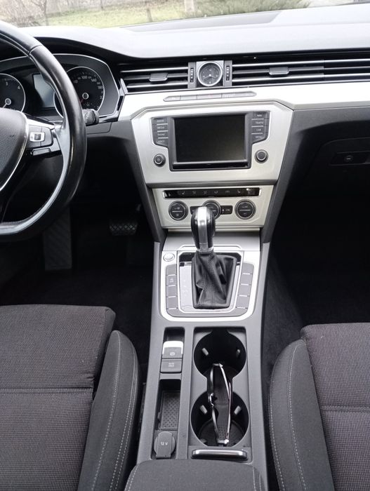 VW Passat 1.6TDI 2015 
Cutie Automata
Cauciucuri vara/iarna
Dotări
Far