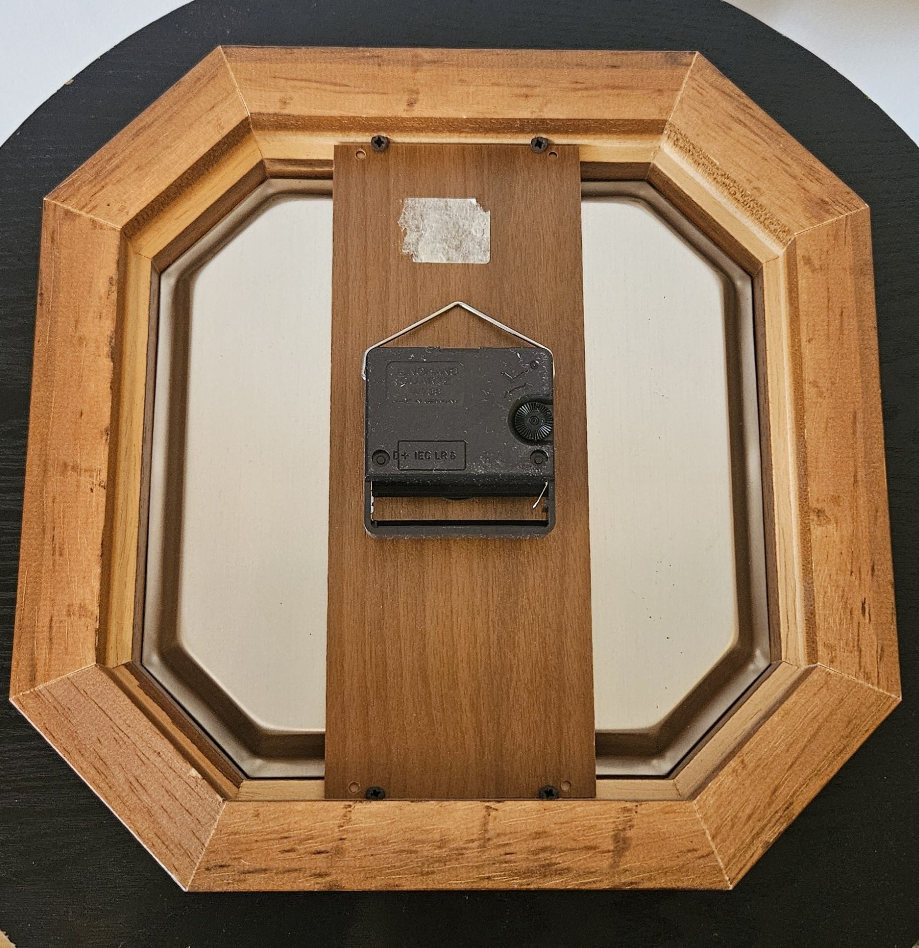 Стенен часовник QUARTZ