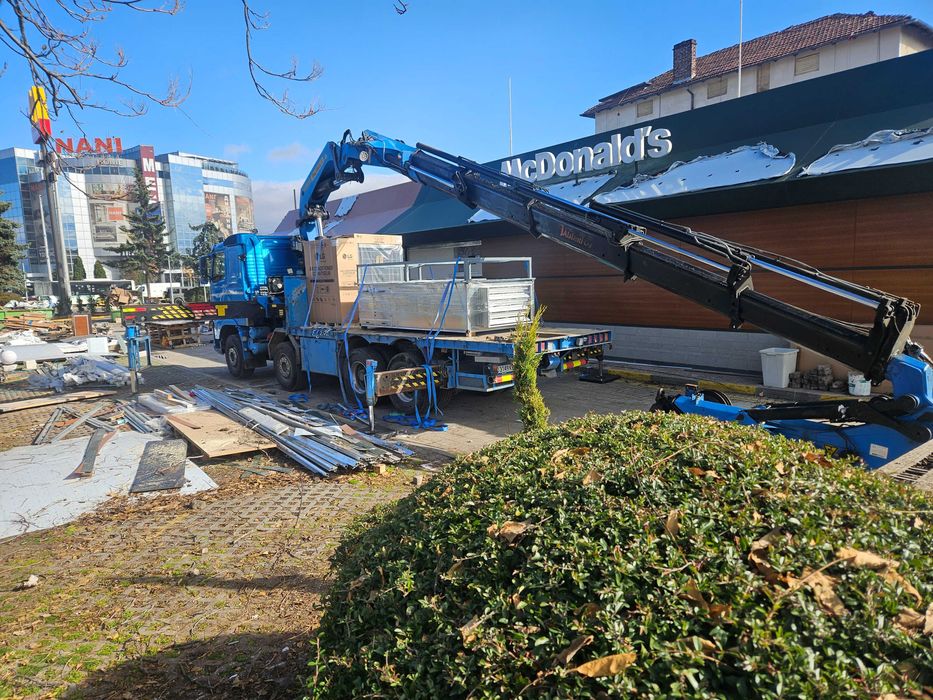 Камион с кран. Транспортни, монтажни и товаро-разтоварни услуги.