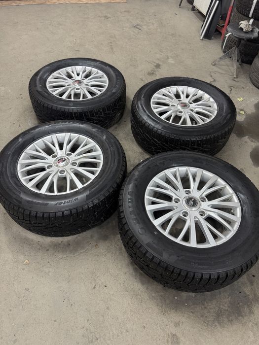 Продам диски с резиной R18 285/60/18 шипованые