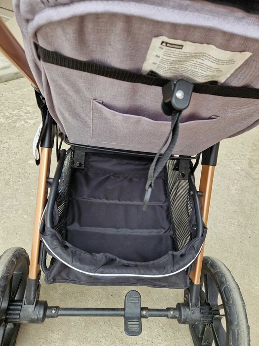 Carucior 3 in 1 bebe ( landou + scoica auto)