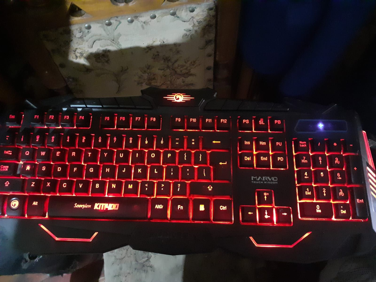 Vând tastatura gaming Marvo