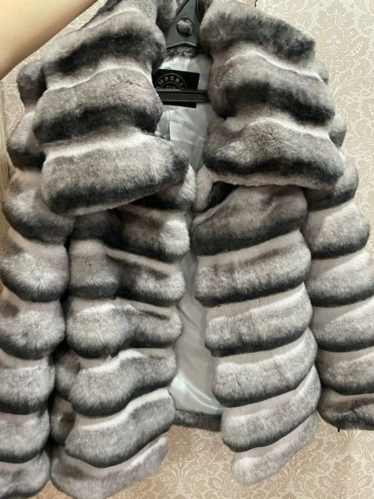 Продам теплую и стильную шубу в отличном состоянии.