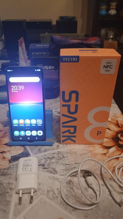 Смартфон - TECNO Spark 8P