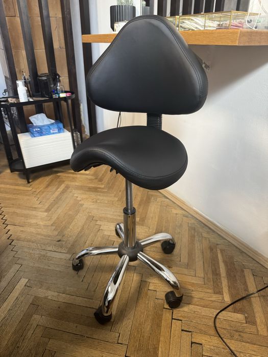 Vand scaun salon negru