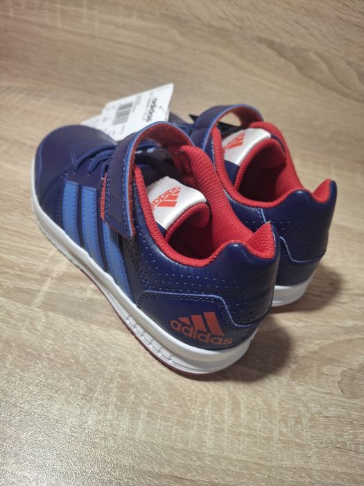 Маратонки adidas 33 номер