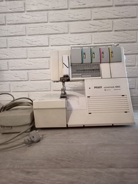 PFAFF Coverlock 4862