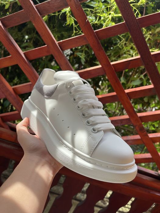 Alexander McQeen Sneaker Gray Velvet tail