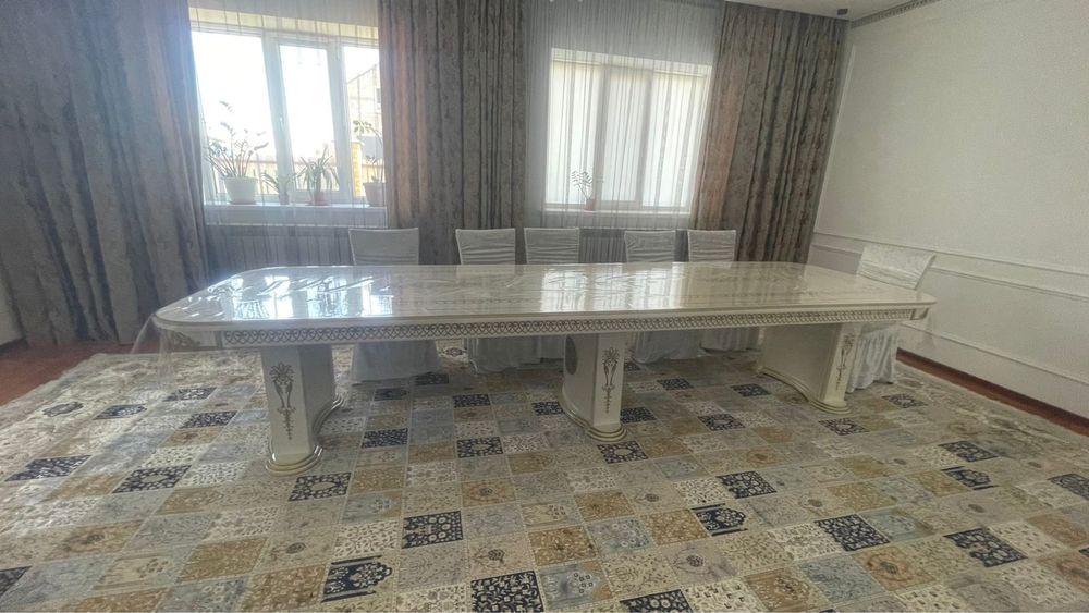 Продается новый стол для гостиной