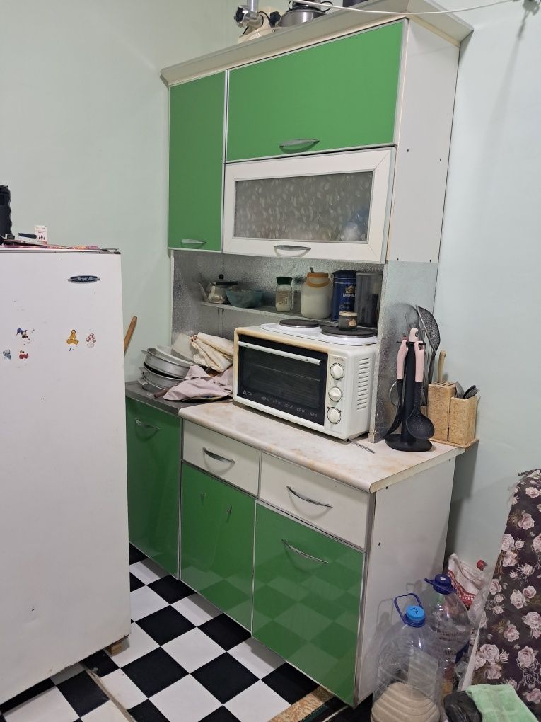 Кухонный шкаф сотилади