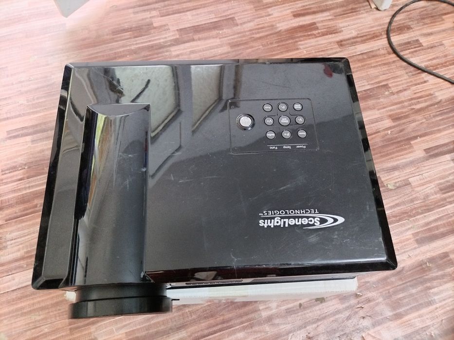 Proiector în perfectă stare atât estetica cât și funcțională