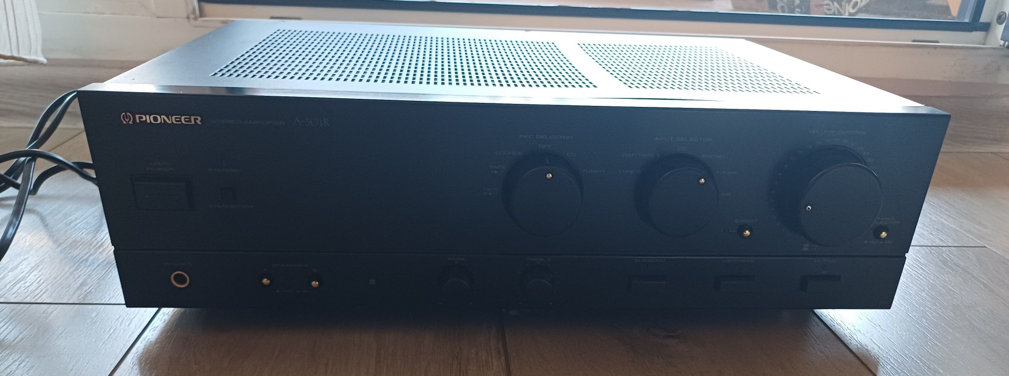 PIONEER A 501 R- усилвател
Made in Japan
Работещ,масивен и мощен усилв