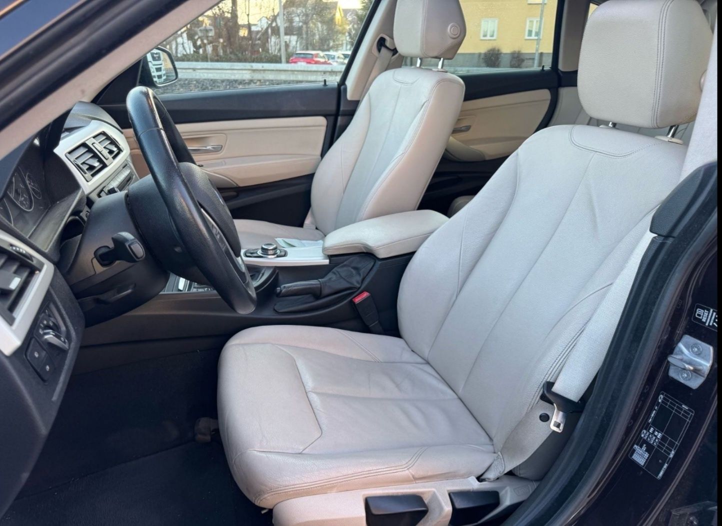 Bmw 320D GT panorama , piele , camera mansalier