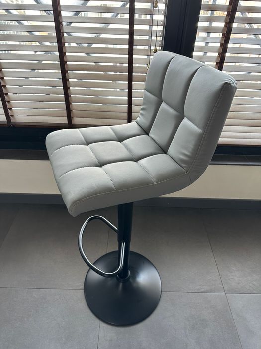 Бар Стол Queens с безплатна доставка до офис и 2г гаранция