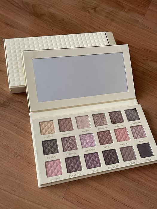 Нова палитра Revolution