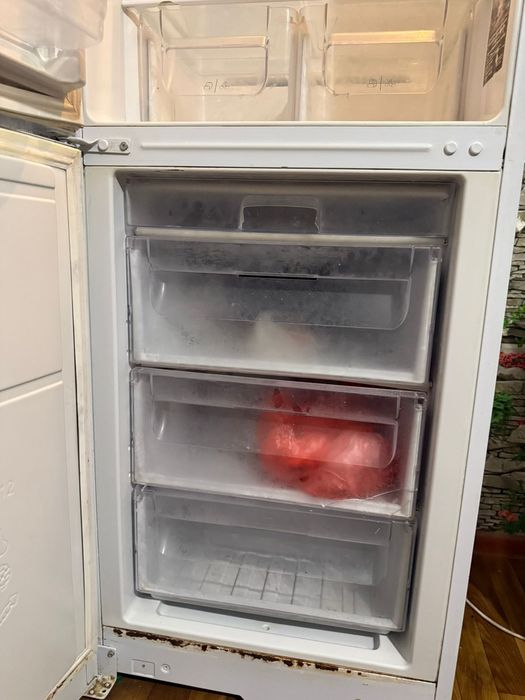 Холодильник хорошо работает