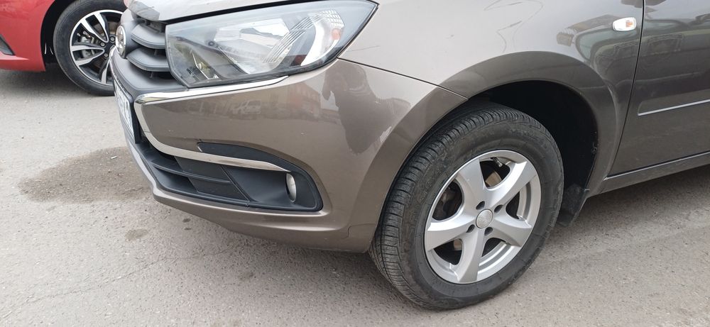 Продам бампер Гранта FL