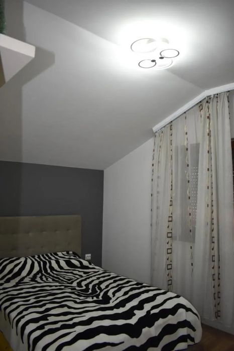 Inchiriez casa in comuna Cristian