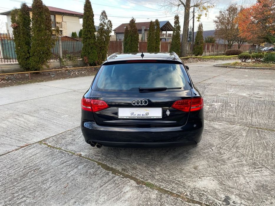 Vând Audi A4 2010