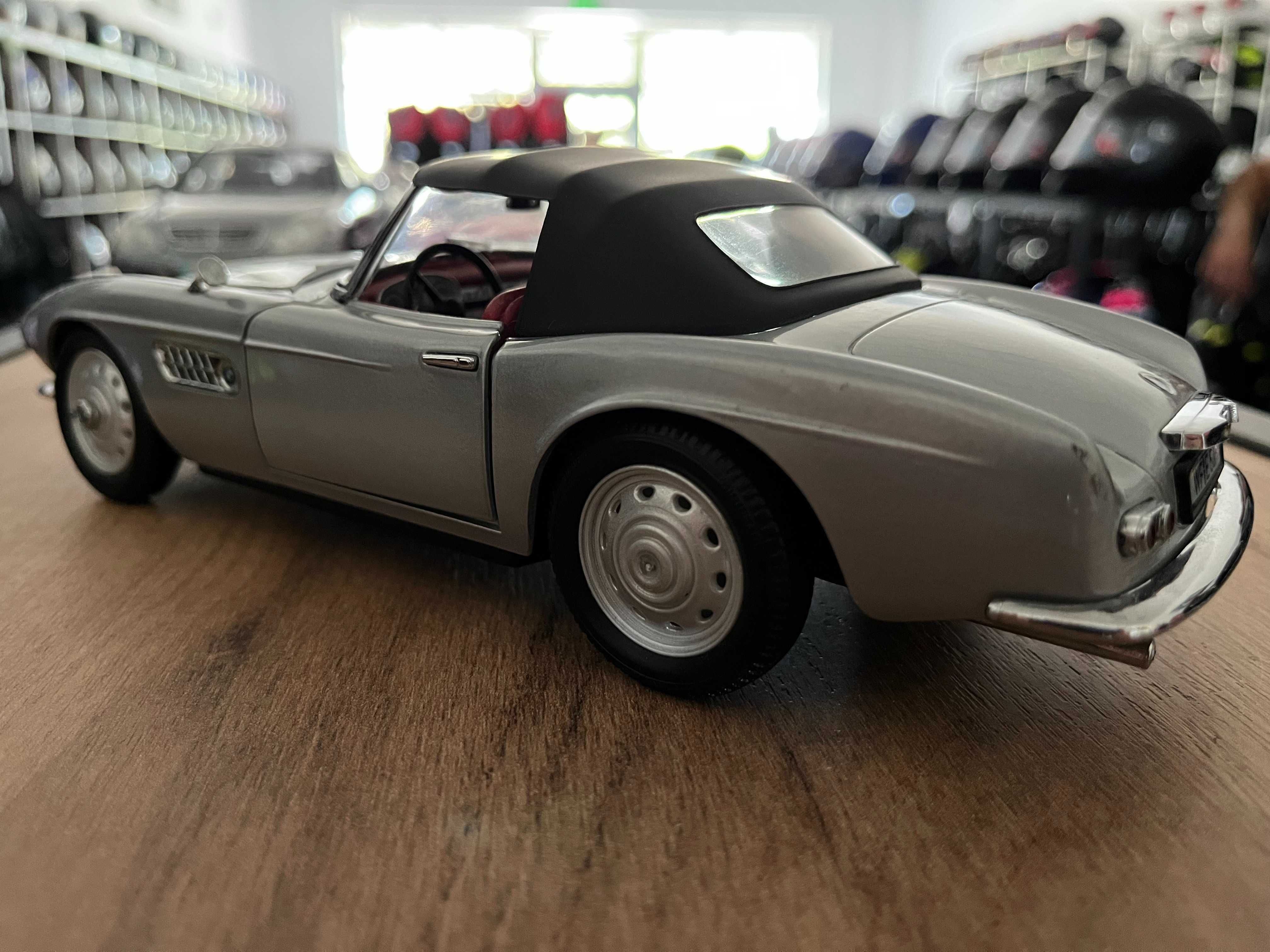 Метална колекционерска количка REVELL BMW 507 Spor Cabrio мащаб 1:18